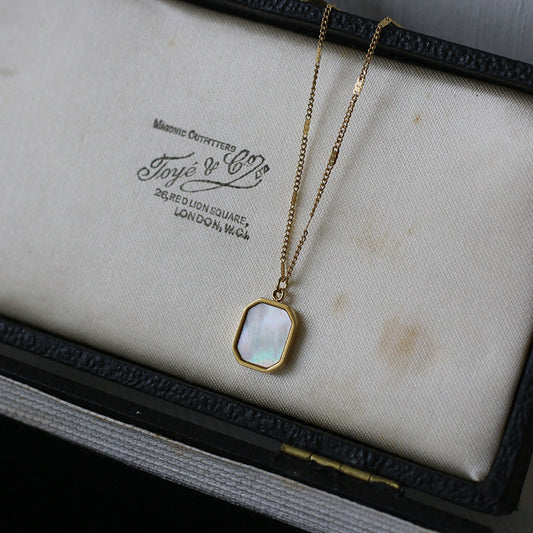 Mother Of Pearl Shell Necklace - Pantsnsox