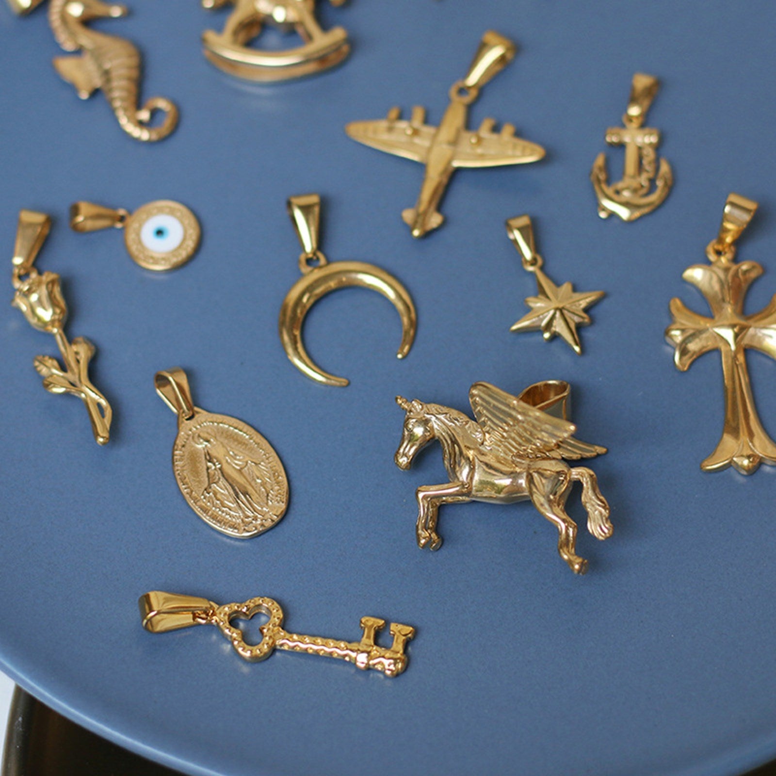 Clover Key Pendant - Pantsnsox