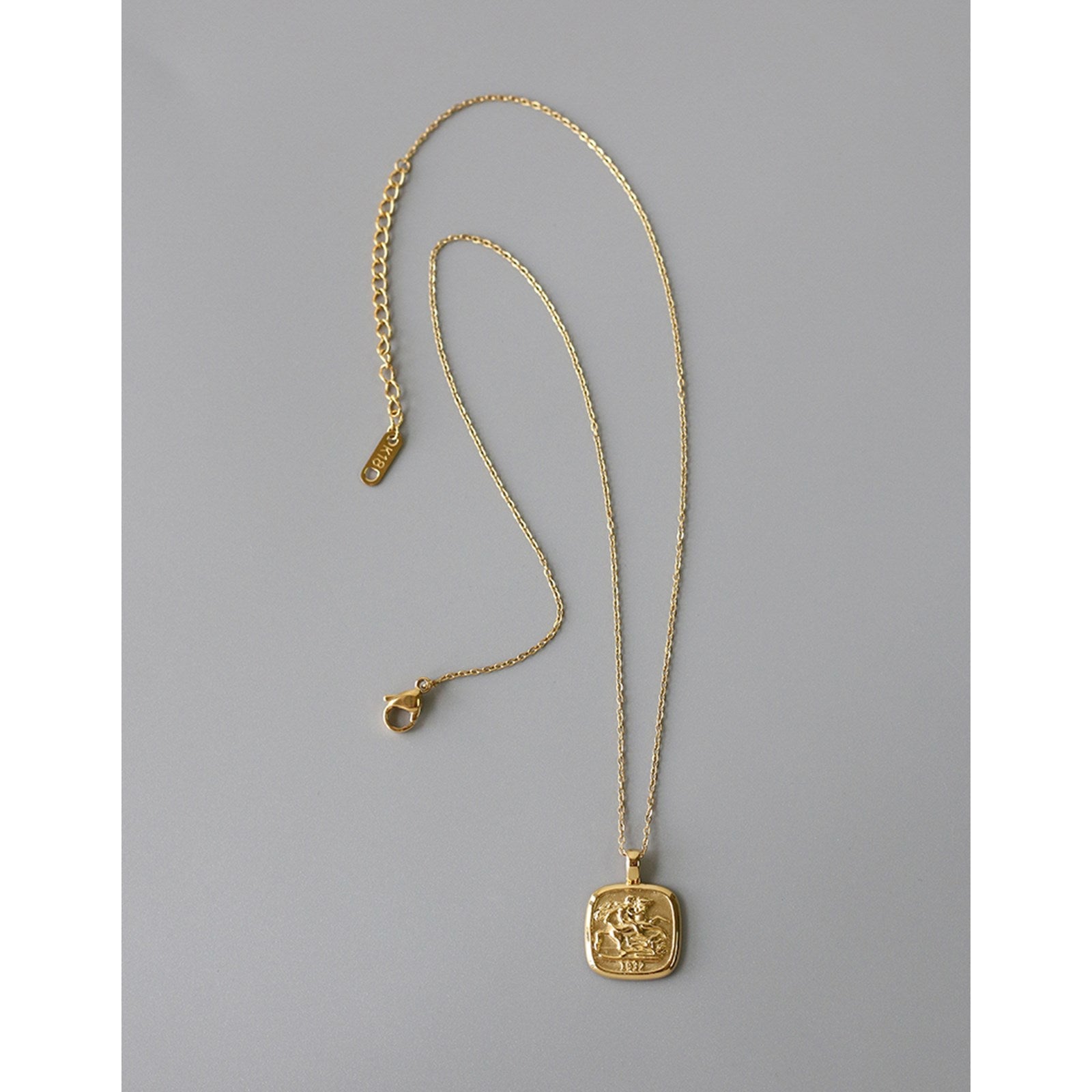 Knight Roma Hero Necklace - Pantsnsox