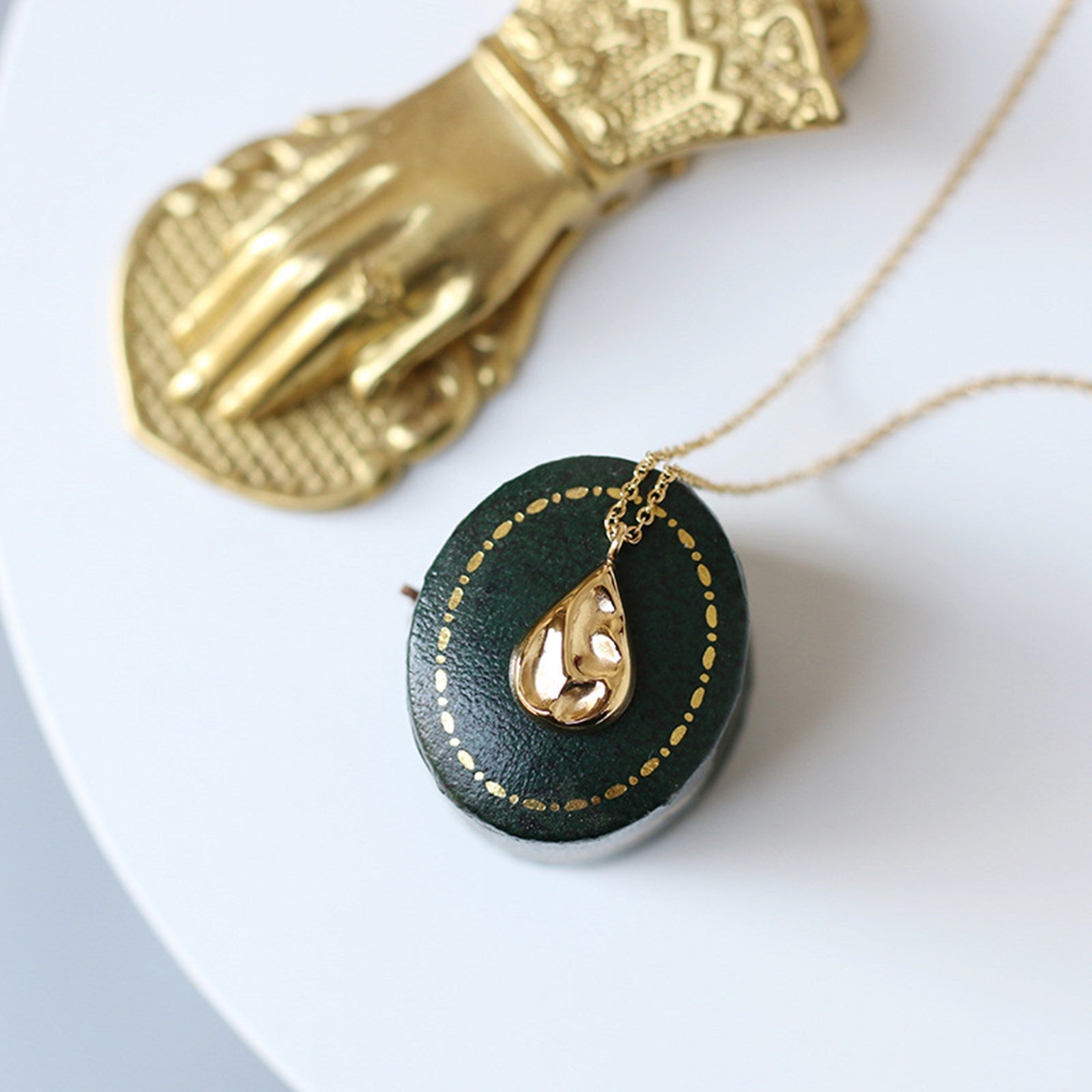 Aeolian Rock Teardrop Necklace - Pantsnsox