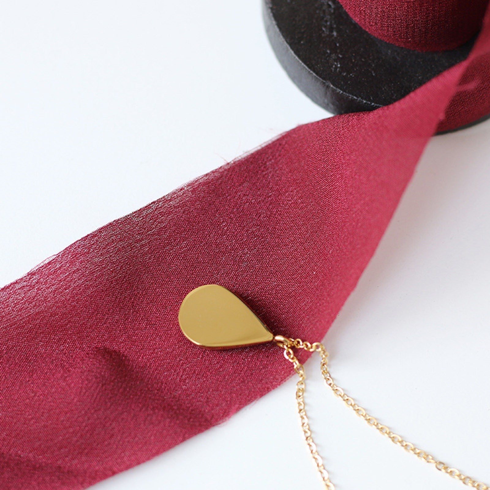 Aeolian Rock Teardrop Necklace - Pantsnsox